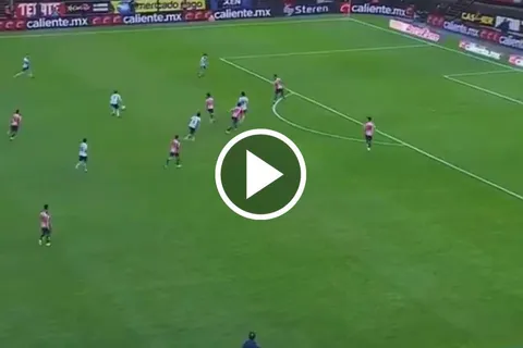 El casi golazo con el que José Paradela habría arruinado a Chivas