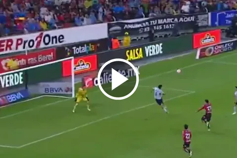 Ángel Sepúlveda anotó el empate de La Máquina con un remate de cabeza.