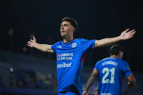 José Paradela se ganó el cariño de la afición de Cruz Azul.