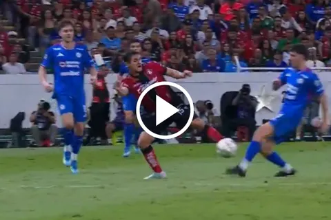 Imágenes sensibles: así quedó la pierna de José Paradela tras la victoria de Cruz Azul ante Atlas
