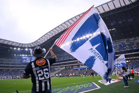 Esto dicen en Rayados cuando le consultan por la oferta por Erik Lira: "Ya tendremos..."