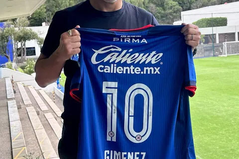 Chaco Giménez regresó a La Noria: la visita de un ídolo a Cruz Azul en medio de la crisis