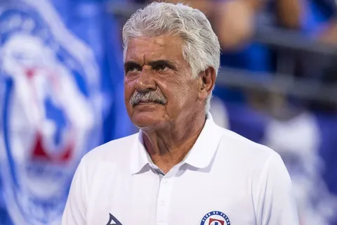 Tuca Ferretti señaló a Erik Lira como el problema de Cruz Azul