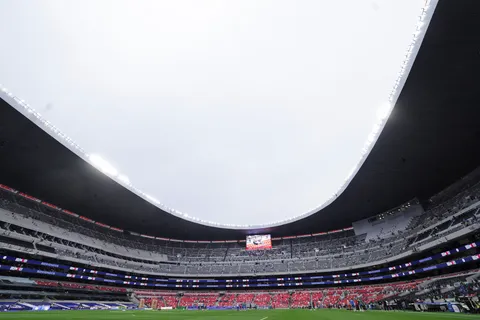 ¿Cruz Azul vs. Atlas en riesgo? Reportan caída de cemento en el Banorte durante el Clásico