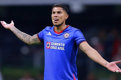 Durísima sentencia: “Carlos Salcedo ya no puede jugar en Primera División”