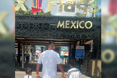 Luis Romo se relajó en Six Flags previo al regreso de Cruz Azul al Apertura 2024