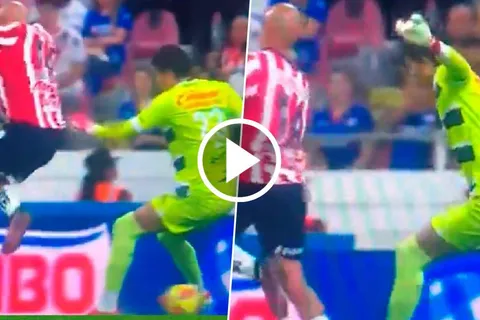 Mier avergonzó a Chicharito con movimiento espectacular.