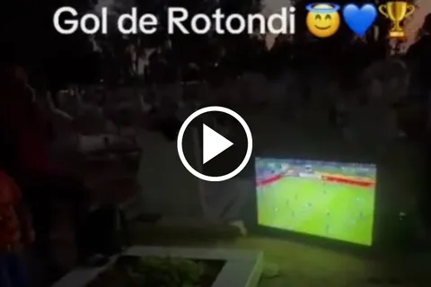 Aficionado de Cruz Azul tuvo un acto de amor con su amigo.