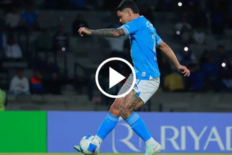 Así fue el doblete del Toro Fernández en la victoria de Cruz Azul