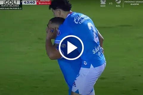 El festejo de Giakoumakis ante América.
