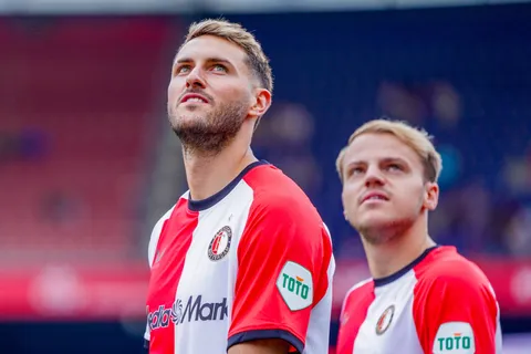 Feyenoord rompe el silencio: la contundente postura del club sobre el futuro de Santiago Giménez