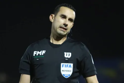 César Ramos es enviado a Japón tras pitar el Clásico Joven