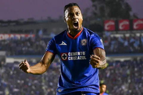 Mhoni Vidente predice al campeón de la Liga MX y se ilusiona Cruz Azul