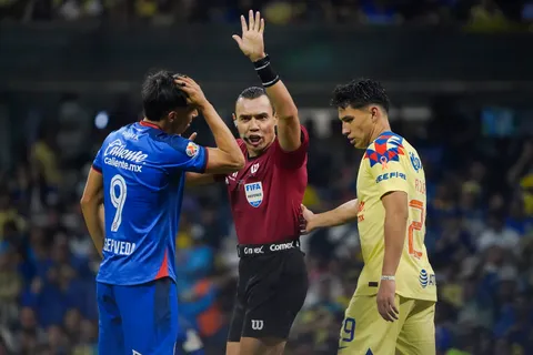 Javier Alarcón indignado con el penal que le regalaron al América