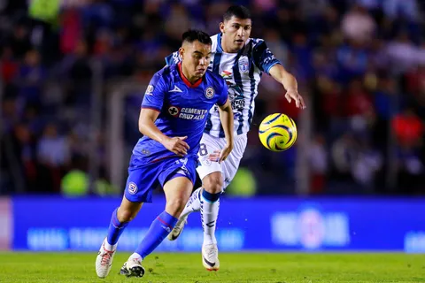 Los claroscuros de Charly Rodríguez en el primer partido de Cruz Azul en el Clausura 2024