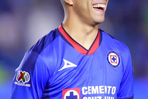 La nueva posición de Erik Lira en Cruz Azul
