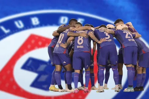 ¡DIVISIÓN CELESTE! Se rompió el vestidor de Cruz Azul