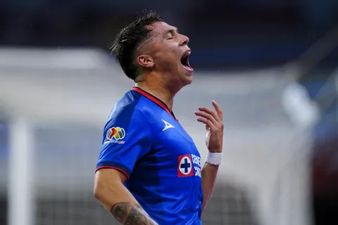 Rodrigo Huescas cumple 20 años con la mente en Europa y un presente raro en Cruz Azul
