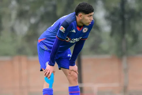 Carlos Vargas volvió en Cruz Azul: jugó el Clásico Joven Sub-23