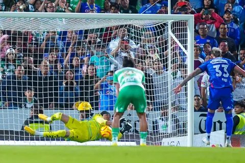 ¡Una muralla! La Liga MX destaca dato de Carlos Acevedo, némesis de Cruz Azul
