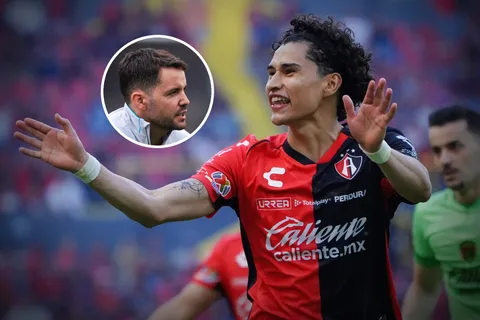 Jeremy Márquez estaría "extremadamente ilusionado" de llegar a Cruz Azul, según Adrián Esparza.