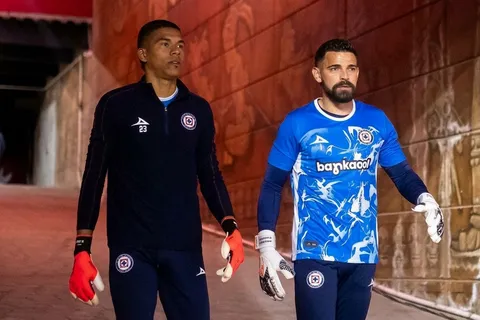 Flojas estadísticas para los porteros de Cruz Azul.