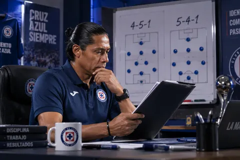 Joel Huiqui debe analizar muy al detalle el equipo para ir a ganar el Clásico Joven ante América.
