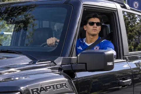 Lujo sobre ruedas: así es la impresionante camioneta con la que Ralph Orquin llegó a Cruz Azul