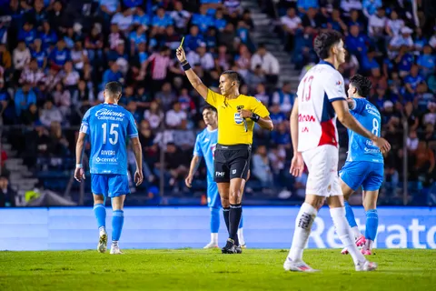 Cruz Azul y Chivas conocen al árbitro que pitará en la vuelta de cuartos de final.