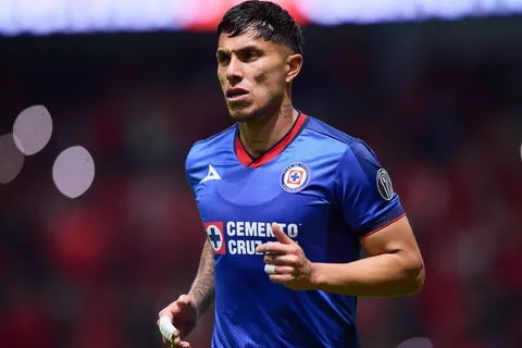 Carlos Salcedo puede estar de regreso