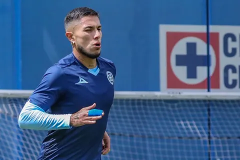 Carlos Salcedo podría salir de la Máquina en diciembre