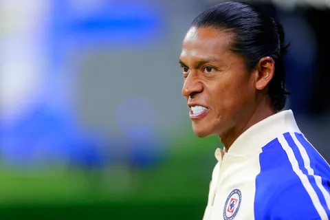 Joel Huiqui apunta alto en su futuro cercano con Cruz Azul.