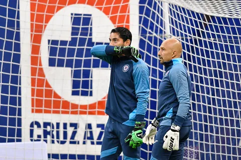 Javier Alarcón armó su Top 3 de porteros históricos de Cruz Azul.