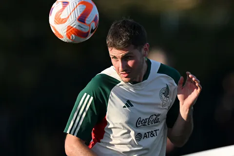 Santiago Giménez, el segundo futbolista mexicano más caro