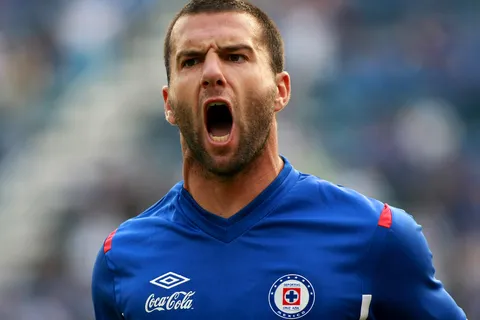 "Escapa de la lógica": Tito Villa arremete contra Aguirre por no alinear a una estrella de Cruz Azul