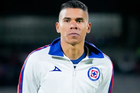 Kevin Mier podría irse de Cruz Azul en este mercado.