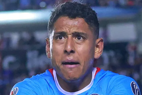 Nuevo desacuerdo entre Cruz Azul y Chivas por Luis Romo