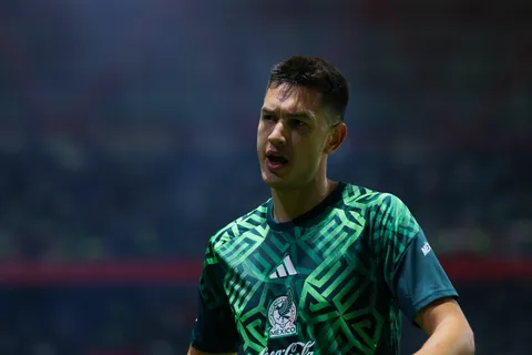 Cruz Azul marcó a César Montes como su prioridad en el mercado de fichajes, pero la negociación estaría frenada.