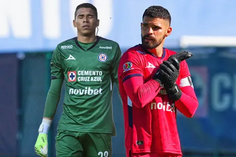 Mientras Kevin Mier jugó 80 partidos, los que sumó Andrés Gudiño