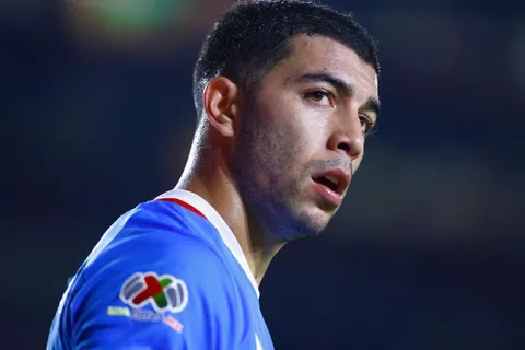 Se confirmó la molestia física que sufrió Erik Lira en Cruz Azul
