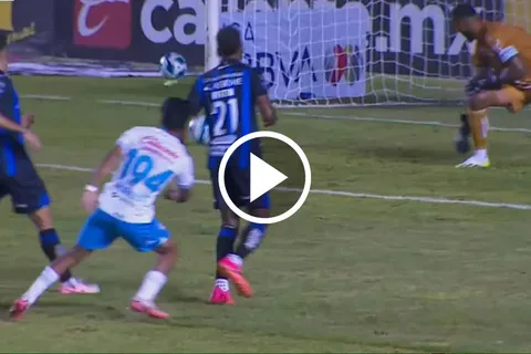 ¡Golazo de Amaury Morales!
