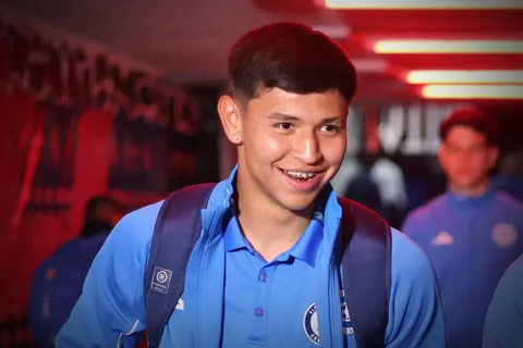 El canterano de La Máquina viene de vivir su estreno por Liga MX.