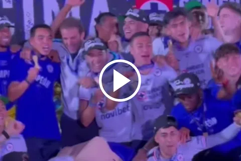 Cruz Azul festejó en la intimidad y se acordó de Pumas.