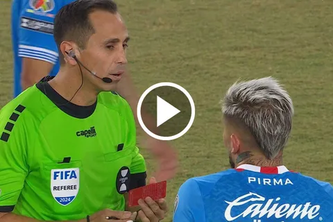¡Terrible! La polémica expulsión de Gonzalo Piovi en el Cruz Azul vs. Mazatlán de la Leagues Cup 2024