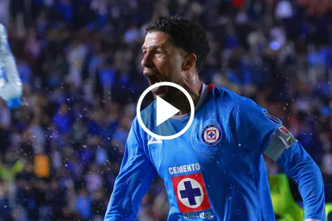 Por eso aman a Nacho Rivero: Así celebró el récord de puntos de Cruz Azul en el Apertura 2024