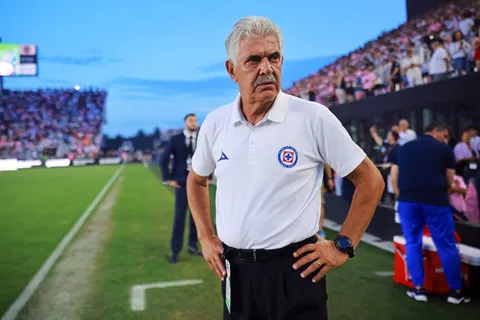 El Tuca Ferretti salió en defensa de Cruz Azul.
