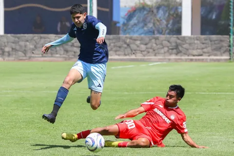 ¡BUENAS NOTICIAS! Tras siete meses, Carlos Vargas está de vuelta con Cruz Azul
