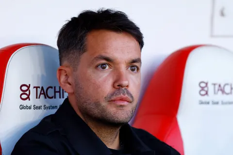 Nicolás Larcamón aún tiene contrato con Necaxa.