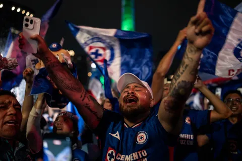A La afición no le gustó la más reciente baja de Cruz Azul.