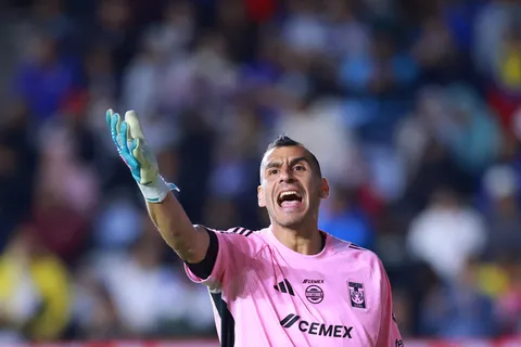Nahuel Guzmán denunció ayuda arbitral a Cruz Azul ante Tigres.